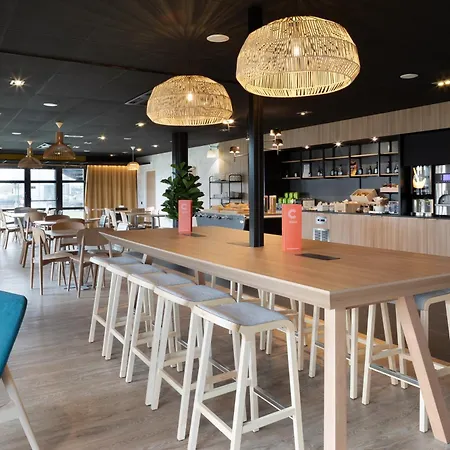 Kyriad Douai Hotel 3*