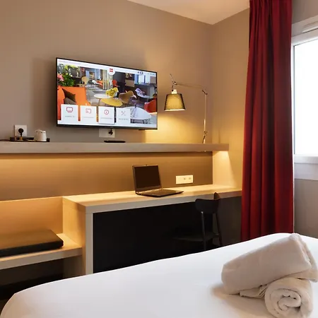Kyriad Douai Hotel 3*